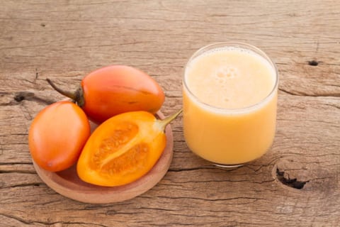 La mejor manera de preparar el licuado de tomate de árbol para controlar la hipertensión y prevenir la visión borrosa