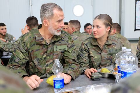 El rey Felipe y su visita sorpresa a Leonor en la Academia General Militar de Zaragoza 