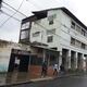 ‘La pared del colegio se desprendió y cayó al taller de mi mamá': intervienen inmuebles en el suroeste de Guayaquil luego de colapso por lluvias