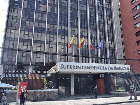 Por Twitter, superintendente de Bancos pide a Fiscalía General actuar ‘de oficio’ por comentario de Alberto Acosta Burneo