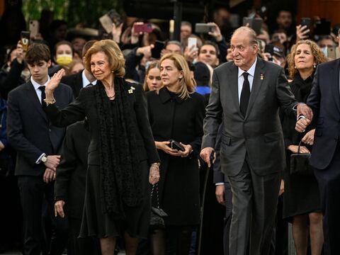 El rey emérito español Juan Carlos I niega tener una hija secreta, tal como afirma libro King Corp.