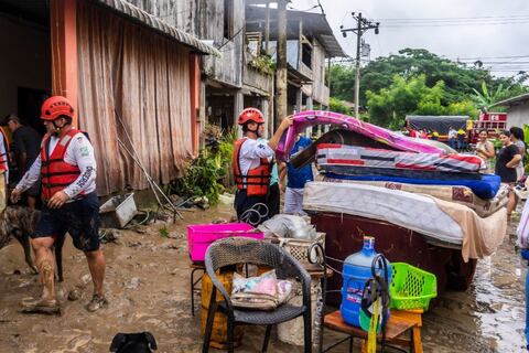 Los ríos y esteros se siguen desbordando en Manabí: reportan inundaciones en Pedernales, Santa Ana y Chone  