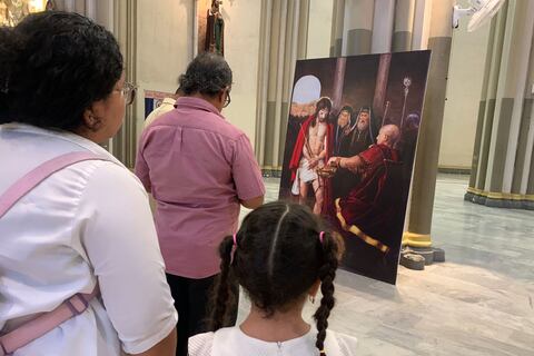 Grandes imágenes del viacrucis de Jesús en la Catedral cautivan y llenan de fe a visitantes que se alistan para vivir la Semana Santa 