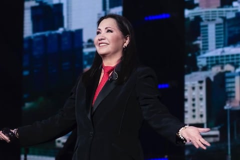 Ana Gabriel confirma que se casó y se irá de luna de miel: Esto es lo que se sabe sobre su pareja, al parecer 30 años menor que ella y peruana