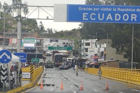 Bloqueo del puente Rumichaca cumple 24 horas y afecta paso de mercancías entre Colombia y Ecuador