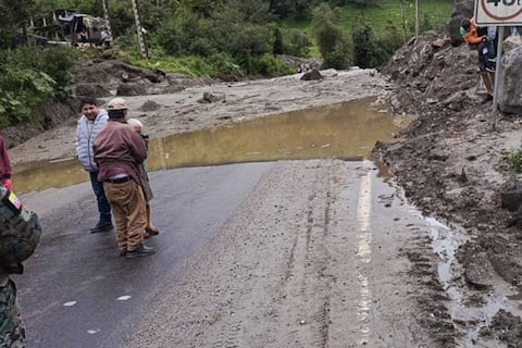 Por aluvión en la zona de la vía Papallacta-Baeza se restringió circulación vehicular