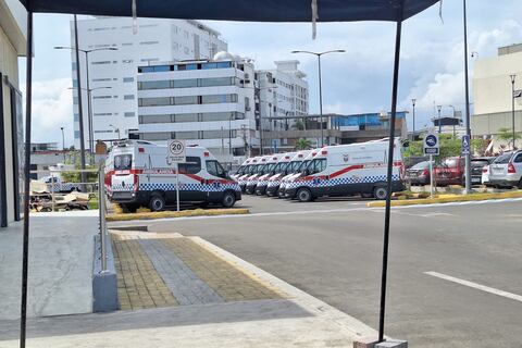 Comienza distribución de las ambulancias que estaban en hospital de Manta