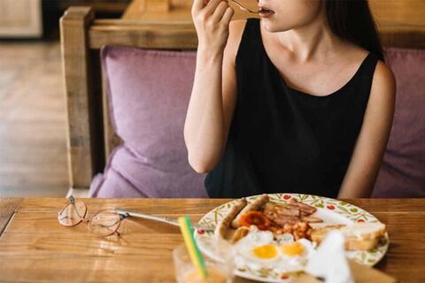 El truco para no sentir hambre durante el día está en el desayuno: Experto en nutrición revela qué ayuda a bajar de peso