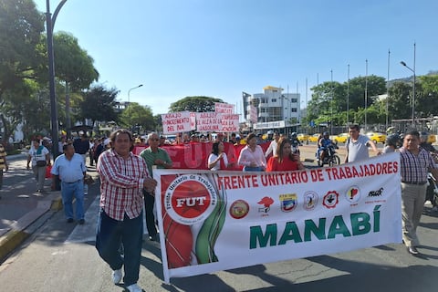 En Manabí grupos sociales protestan por el alza en el precio del combustible: ‘esto afecta directamente al bolsillo’, reclaman en marcha 