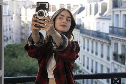 ‘Emily in Paris’, la serie que incentiva a vivir un sueño francés y a estar a la moda 