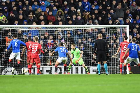 En Turquía y Escocia se jugaron partidos de Europa League con presencia de aficionados en las gradas