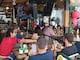 Bares y restaurantes en Guayaquil se llenan de grupos familiares y de amigos por finales de Eurocopa y Copa América