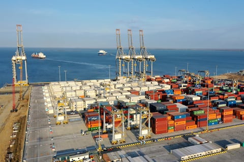 Los 90 kilómetros más de recorrido al puerto de Posorja les costará a los camaroneros $ 400 adicionales por contenedor