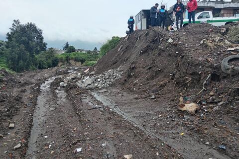 Desecho de escombros, pastoreo no controlado y descarga de aguas contaminadas, las infracciones identificadas en una quebrada en el sur de Quito