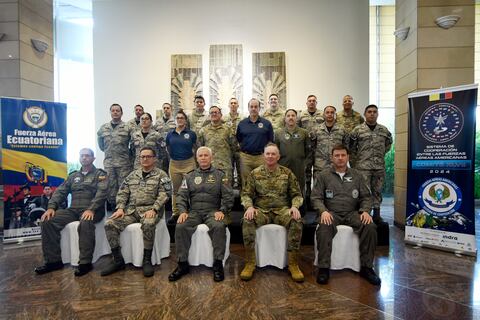 Representantes de la Fuerza Aérea de 15 países de América se reúnen en Ecuador