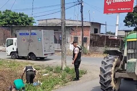 Balean a agricultor cuando conducía su tractor, en la vía Babahoyo-Montalvo