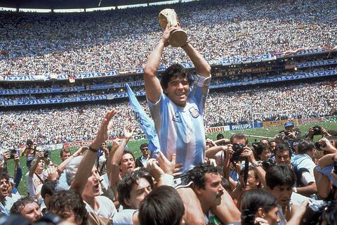 ‘Desaparecido’ Balón de Oro que ganó Diego Maradona en 1986 se subasta en París