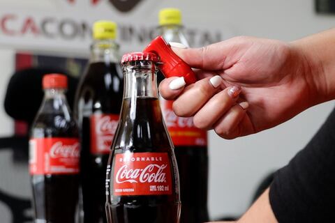¿Cómo se hace la Coca-Cola?, bebida que se consume en el 95 % de los hogares ecuatorianos y que está presente en el país desde 1927