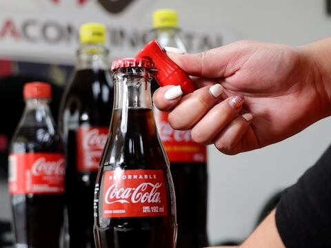 ¿Cómo se hace la Coca-Cola?, bebida que se consume en el 95 % de los hogares ecuatorianos y que está presente en el país desde 1927