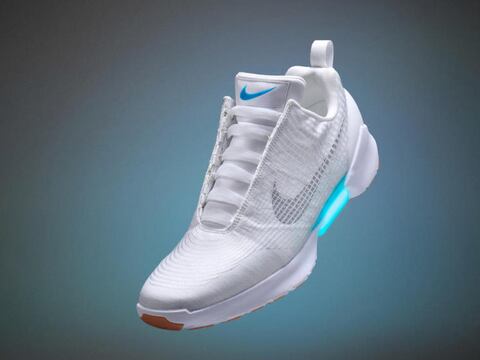 Nike presenta zapatos que se ajustan solos