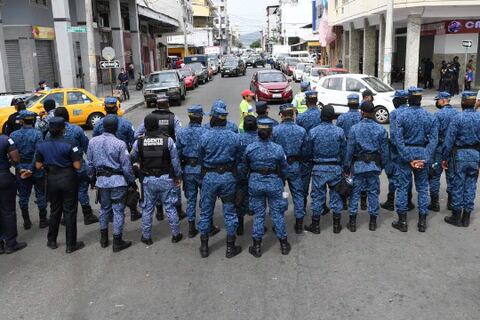 ‘El agente metropolitano deberá ser como un todólogo, así que vamos a verlos en las calles dirigiendo el tránsito’, anuncia alcalde de Guayaquil