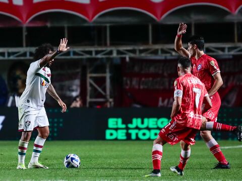 La escalofriante lesión de un jugador de Argentinos Juniors que provoca la expulsión y lágrimas de Marcelo