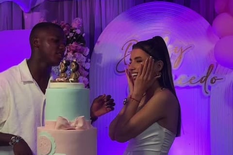Moisés Caicedo y su novia Paola Salazar tendrán una niña: el futbolista lo celebra con un ‘zapateo’ que se viraliza