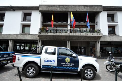 En Santo Domingo se recuperaron dos de las tres camionetas robadas del Municipio de Quito