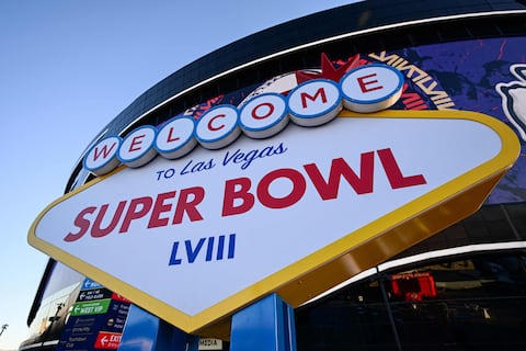 Celebridades llegan a Las Vegas para ver el espectáculo del Super Bowl 2024