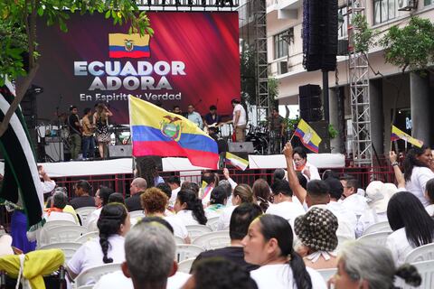 Evangélicos se reunieron en la av. 9 de Octubre para cantar y orar por la paz