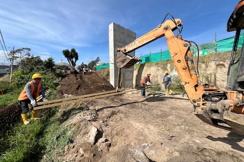 Los trabajos de puente en autopista General Rumiñahui se retoman, pero habrá cierre en rampa que une La Armenia con Quito