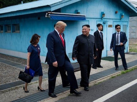 Con un tuit Donald Trump invitó a  Kim Jong Un a encontrarse en la zona más hermética del mundo