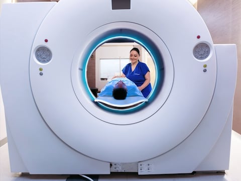 Hospital Metropolitano de Quito incorpora equipo tecnológico para seguimiento del cáncer de próstata