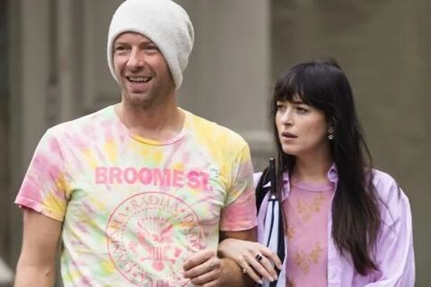 Chris Martin, de Coldplay, y Dakota Johnson estarían comprometidos y con la ‘aprobación’ de Gwyneth Paltrow