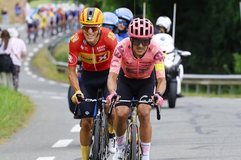  Richard Carapaz es designado el más ‘combativo’ de la etapa 15 del Tour de Francia que la ganó Tadej Pogacar
