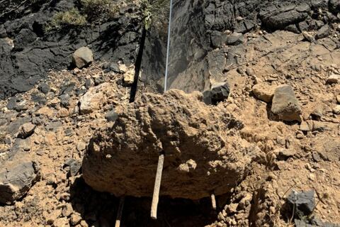 Remueven extraño monolito en desierto cercano a Las Vegas