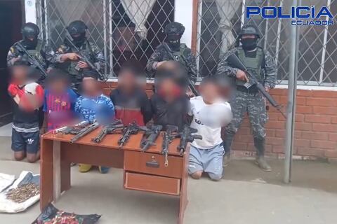 Esto hallaron los policías en poder de seis presuntos miembros de Los Lobos detenidos en Camilo Ponce Enríquez