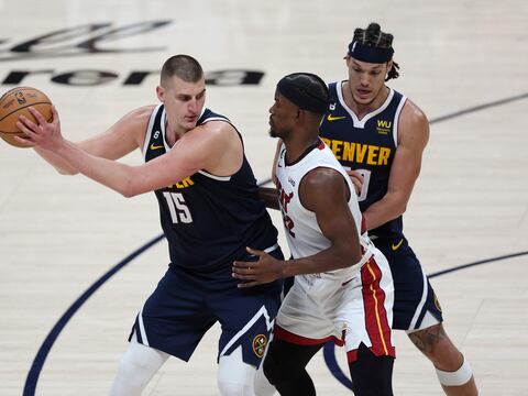 Jimmy Butler y Bam Adebayo se lucen para que Miami Heat empate a 1 ante Denver Nuggets en la serie final de la NBA