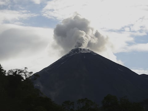 Sangay, La Cumbre y Reventador, los tres volcanes activos que registran intensidad alta y moderada este viernes