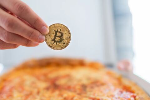 Se cumplen trece años del Bitcoin Pizza Day, el primer día en el que se usó la criptomoneda en una transacción