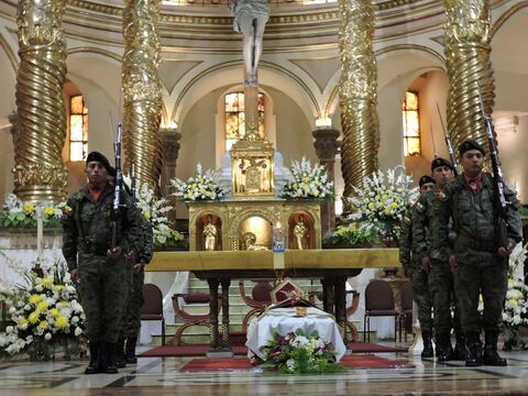 Monseñor Alberto Luna Tobar ya reposa en cripta de la Catedral