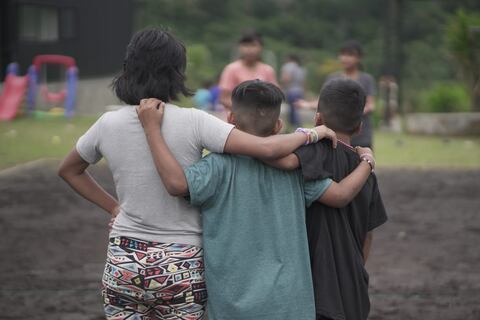 ‘Formar una familia de cualquier manera es transformador, una revolución’: la experiencia de padres que se inclinaron por la adopción 