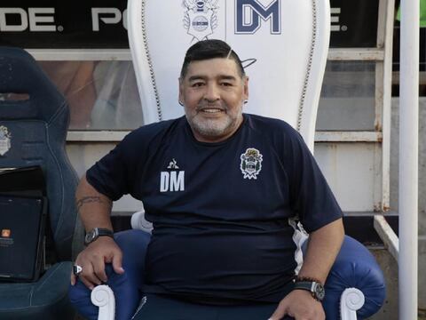 Presión social obligó a la funeraria a despedir a los 3 empleados que se tomaron fotos con el cuerpo de Diego Maradona  