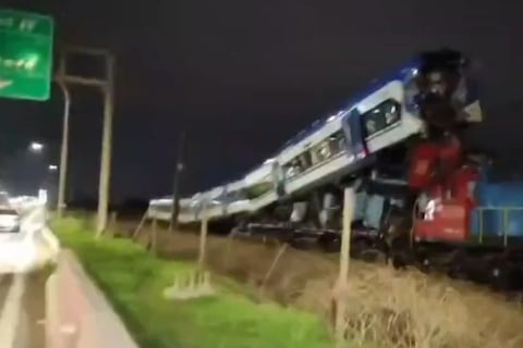 Dos trenes colisionan en Santiago de Chile