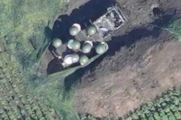 ¿Armas o instalación agrícola? Extrañas esferas aparecen en campo de Ucrania