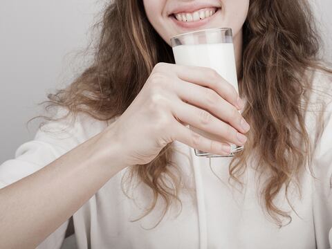 ¿Cuánta leche se debe tomar al día? La ciencia responde la cantidad exacta según la edad