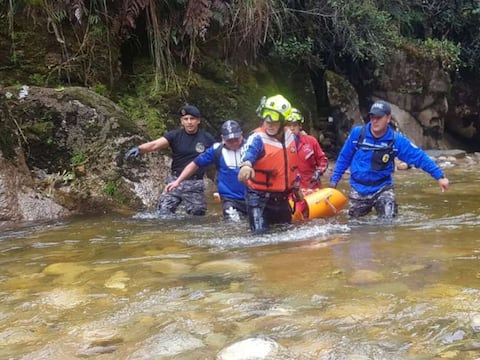 Rescatan dos cuerpos en ríos de Azuay