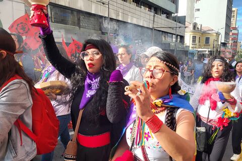 Miles de personas se concentraron en la marcha 8M, en Quito