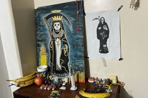 Hallan drogas, armas y altar a la Santa Muerte en cárcel de Jipijapa