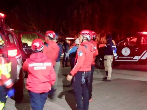 Joven cae en hueco y se le incrustan varillas en la pelvis, en Quito